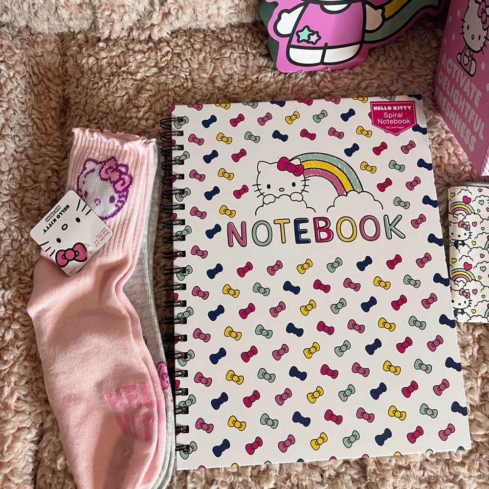 Hello kitty bundle - Picture 3 of 3